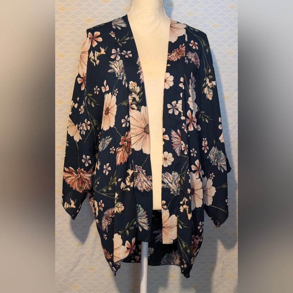 Women's Renee C kimono. Excellent condition. Sz. One size.